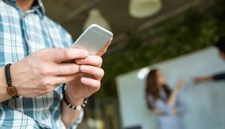 Polonya&rsquo;dan dikkat &ccedil;eken telefon kararı