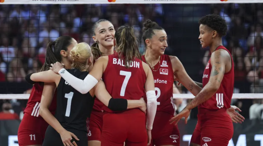 &Ccedil;eyrek finaldeyiz! Filenin Sultanları rakibine set vermedi: T&uuml;rkiye 3-0 Azerbaycan