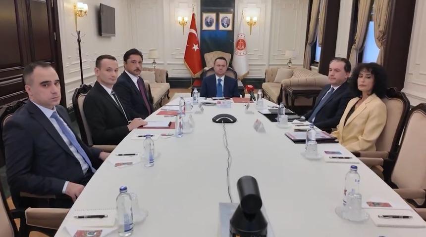 Adalet Bakanı G&uuml;rlek, Yunan mevkidaşı Floridis ile video konferansla g&ouml;r&uuml;şt&uuml;