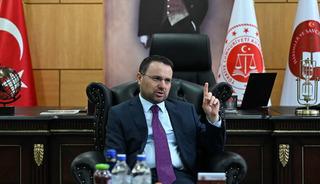 Bakan G&uuml;rlek'ten Yunan mevkidaşıyla kritik g&ouml;r&uuml;şme: 3 ismi istedi
