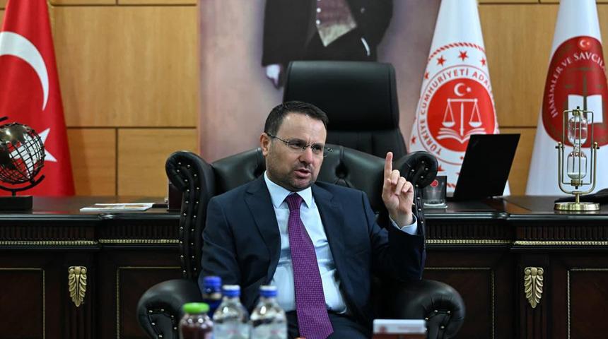 Bakan G&uuml;rlek'ten Yunan mevkidaşıyla kritik g&ouml;r&uuml;şme: 3 ismi istedi