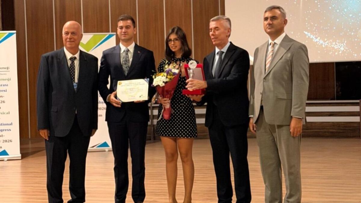 Taşacak Bu Deniz in Fadime si Zeynep Atılgan a fizik onur ödülü! Sosyal medya ikiye bölündü 1