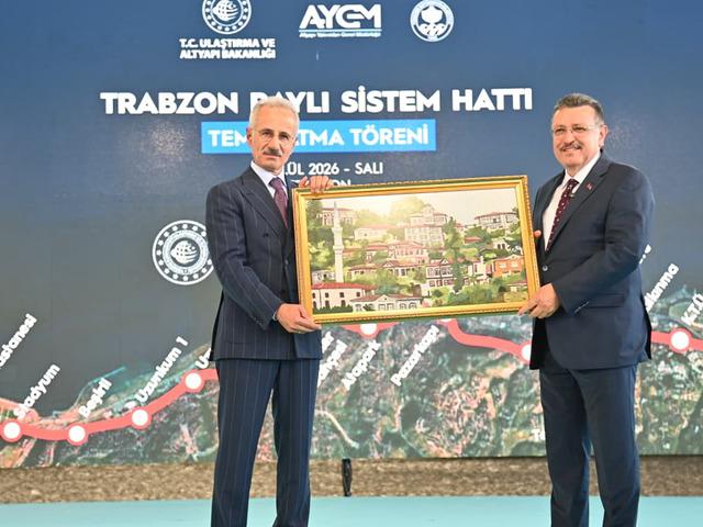Trabzon'da tarihi g&uuml;n: Raylı sistemin yapımına resmen başlandı!