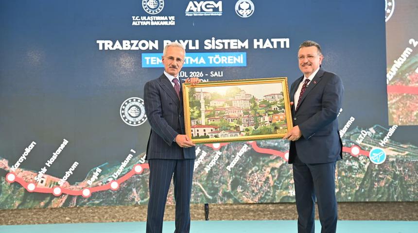 Trabzon'da tarihi g&uuml;n: Raylı sistemin yapımına resmen başlandı!