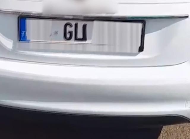 Plakada bant ile yapılan harf değişikliğine 140 bin TL ceza, 30 g&uuml;n trafikten men 2