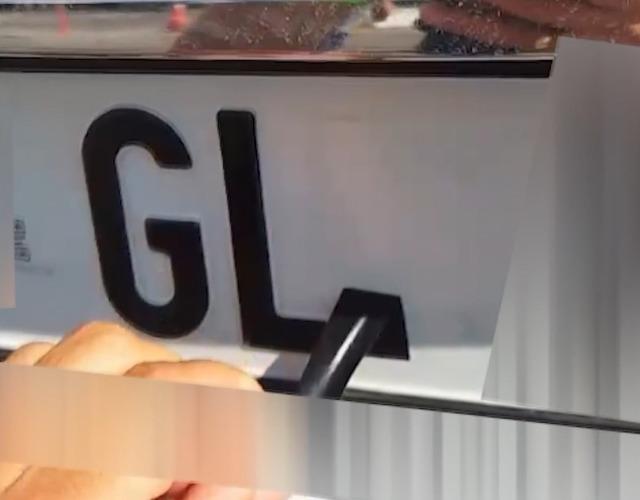 Plakada bant ile yapılan harf değişikliğine 140 bin TL ceza, 30 g&uuml;n trafikten men 1