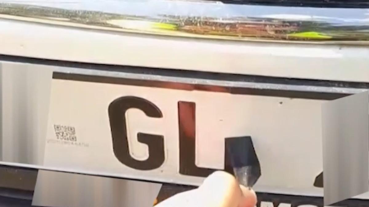 Plakada bant ile yapılan harf değişikliğine 140 bin TL ceza, 30 gün trafikten men - Güncel Haberler