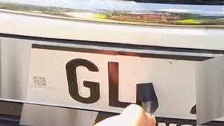 Plakada bant ile yapılan harf değişikliğine 140 bin TL ceza, 30 gün trafikten men