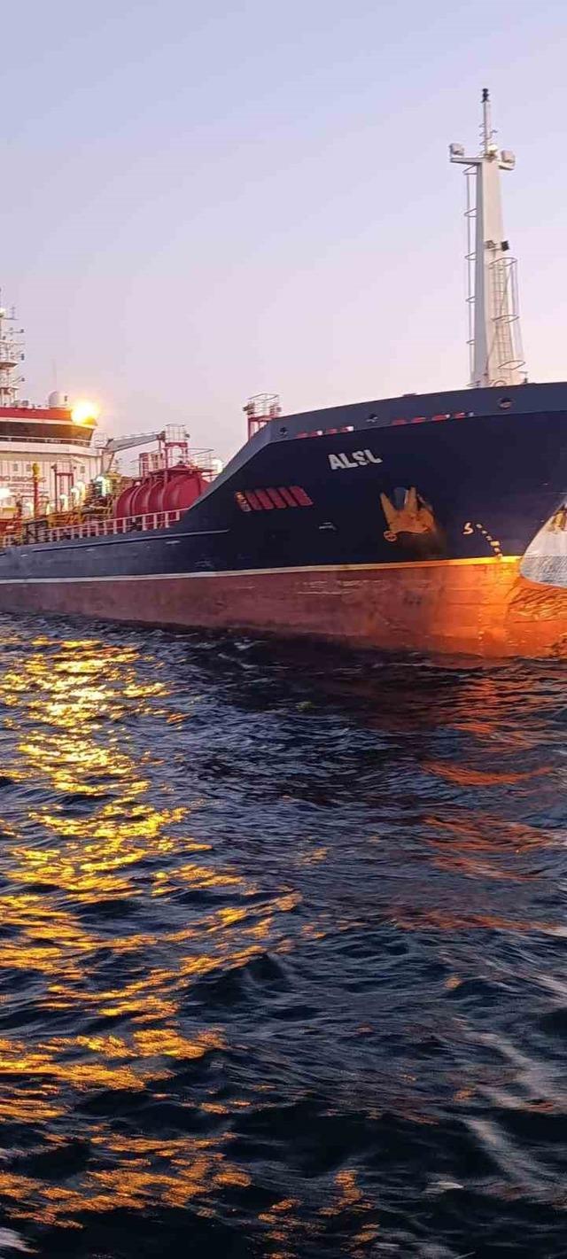 Silivri açıklarında gemilerin çarpışmasıyla ilgili bölgeden ilk fotoğraflar ortaya çıktı 1