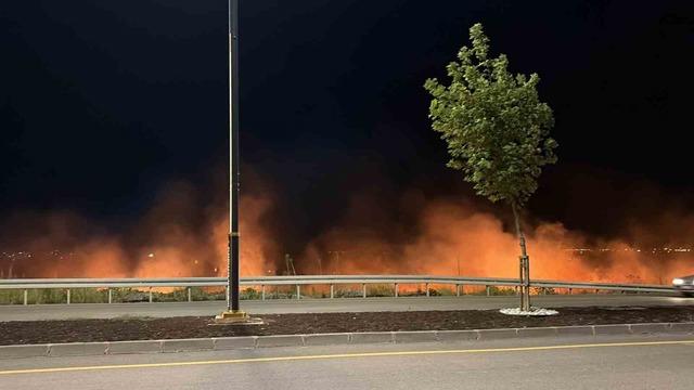 Osmaniye’de mısır tarlasında çıkan anız yangını söndürüldü 2
