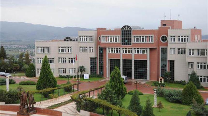 Adnan Menderes Üniversitesi'nde herkesi 'FETÖ'cü' diye ihbar eden profesör son KHK ile ihraç edildi