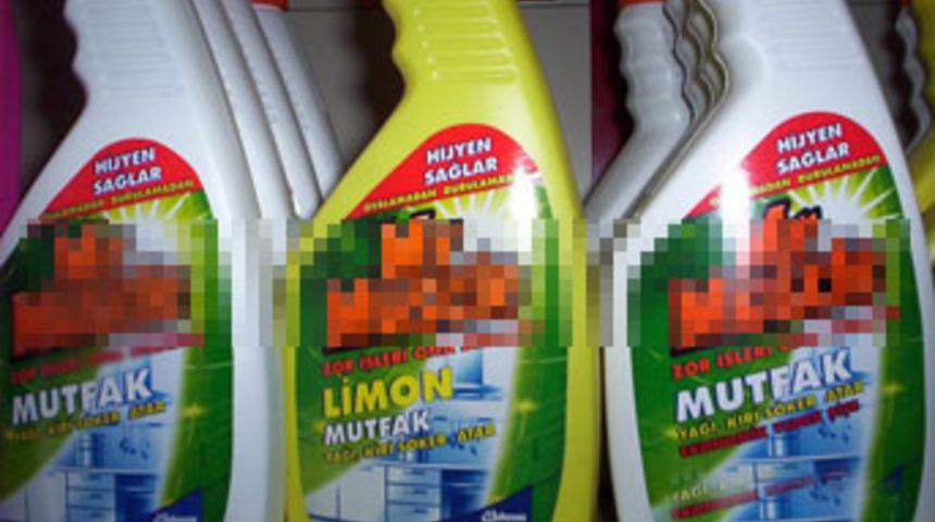 Yağ &ccedil;&ouml;z&uuml;c&uuml; i&ccedil;en &ccedil;ocuk hastaneye kaldırıldı