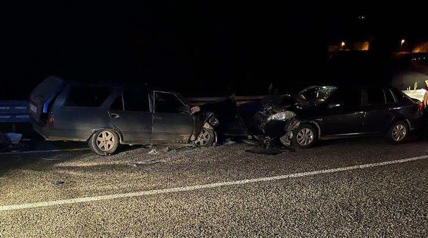 Giresun'da iki otomobilin &ccedil;arpıştığı trafik kazasında 1 kişi &ouml;ld&uuml;, 6 kişi yaralandı