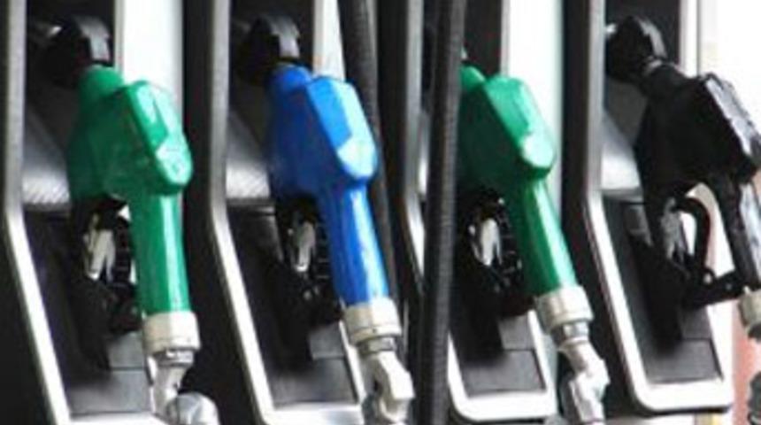 Benzine zam, motorine indirim