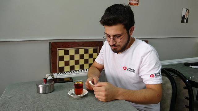 &Ccedil;&ouml;pe atılan fişlere eklediği ufacık detay d&uuml;kkanı dolup taşırdı