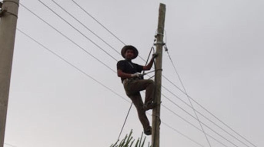 380 metre telefon kablosu &ccedil;aldılar