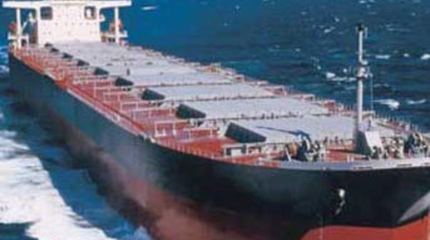 Gemiden İzmit K&ouml;rfezi'ne fuel oil d&ouml;k&uuml;ld&uuml;