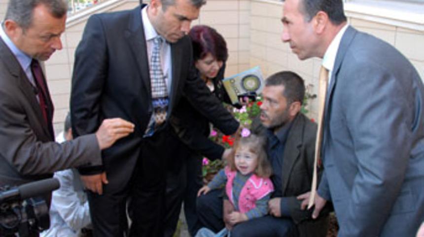 &Ouml;z&uuml;rl&uuml; raporu i&ccedil;in valilik &ouml;n&uuml;nde eylem yaptı