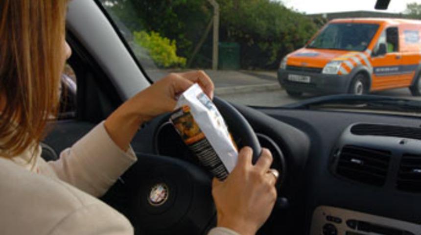 Trafikte kadın s&uuml;r&uuml;c&uuml; sayısı artıyor