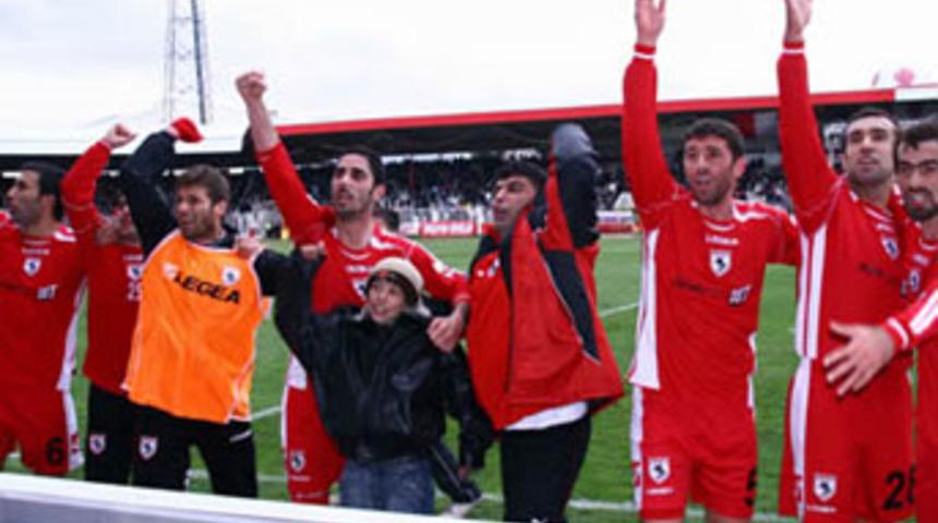 Samsunspor şampiyonluğa koşuyor