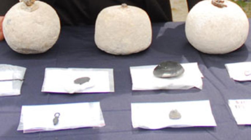 2 bin 250 yıllık mermer kantar topuzu bulundu