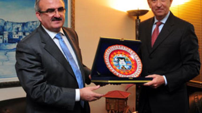 İtalyan B&uuml;y&uuml;kel&ccedil;inin Van ziyareti