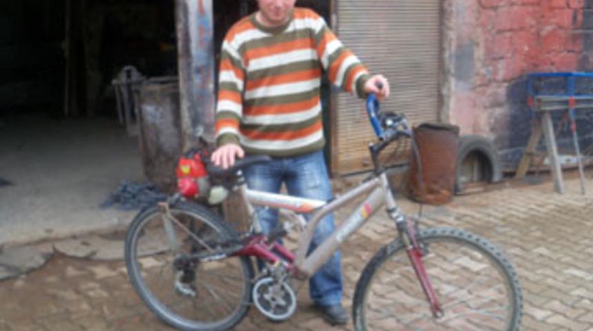 Bisikletini motosiklete d&ouml;n&uuml;şt&uuml;rd&uuml;