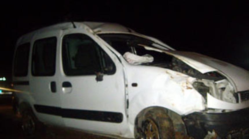 Ototmobil şarampole devrildi; 2 yaralı