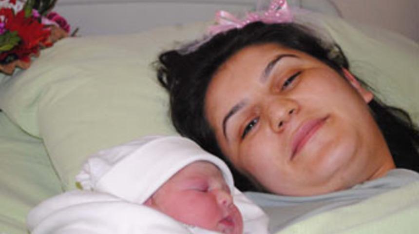 Avukatlar g&uuml;n&uuml;nde anne oldu