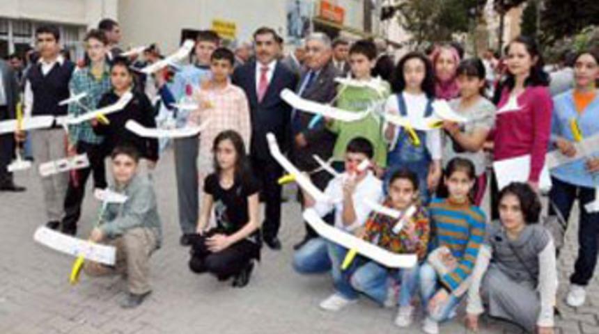 236 kursiyere altın bilezik