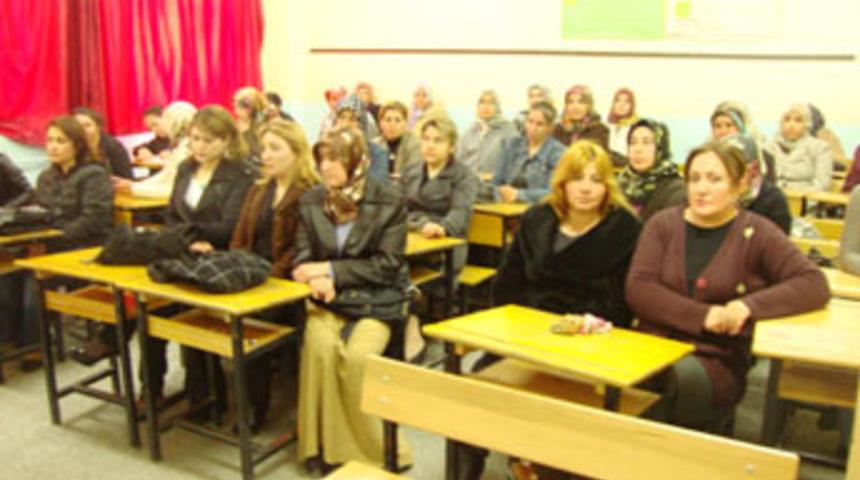 G&ouml;lbaşı'nda aile i&ccedil;i iletişim semineri