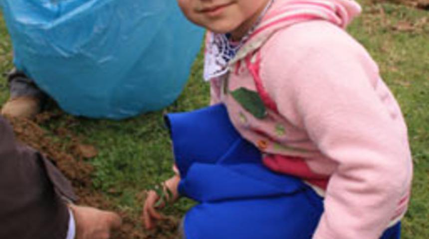 20 aylık bebeğe, anneden 20 bin fidan