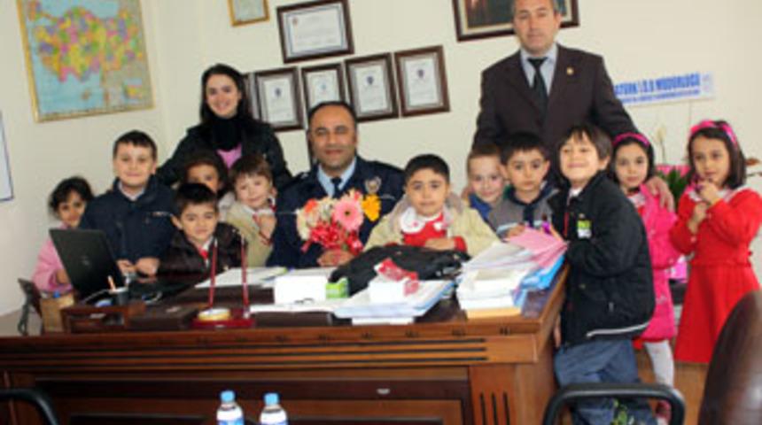 &Ccedil;ay'da minikler polis haftasını kutladı