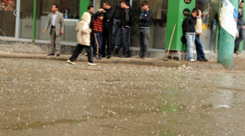 Cizre'de dolu hayatı olumsuz etkiledi