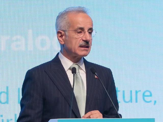 Bakan Uraloğlu: 30 Ağustos'ta bin 787 u&ccedil;uş ger&ccedil;ekleştirerek rekorumuzu tazeledik