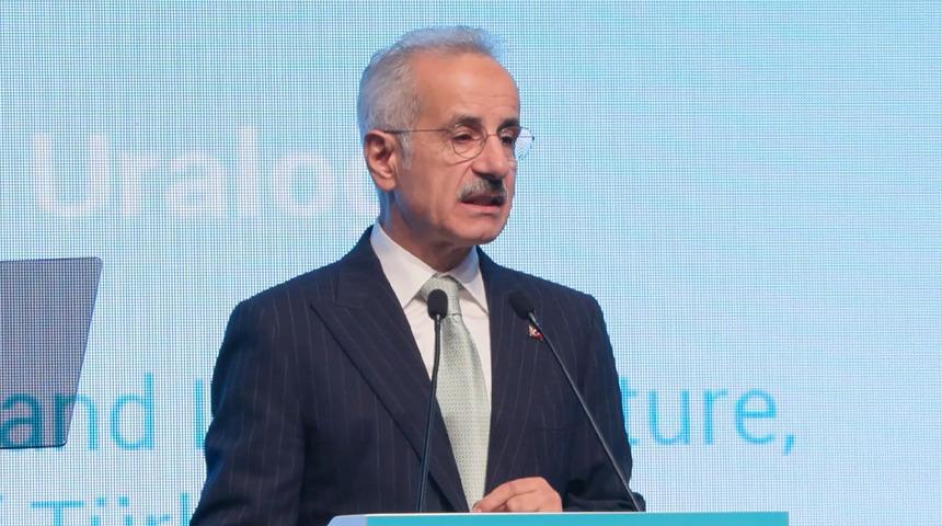 Bakan Uraloğlu: 30 Ağustos'ta bin 787 u&ccedil;uş ger&ccedil;ekleştirerek rekorumuzu tazeledik