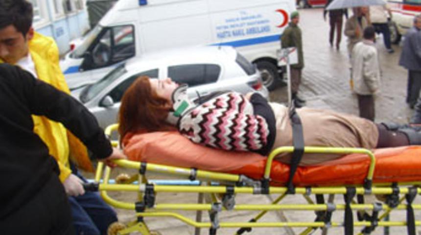 Ototmobil şarampole yuvarlandı: 4 yaralı