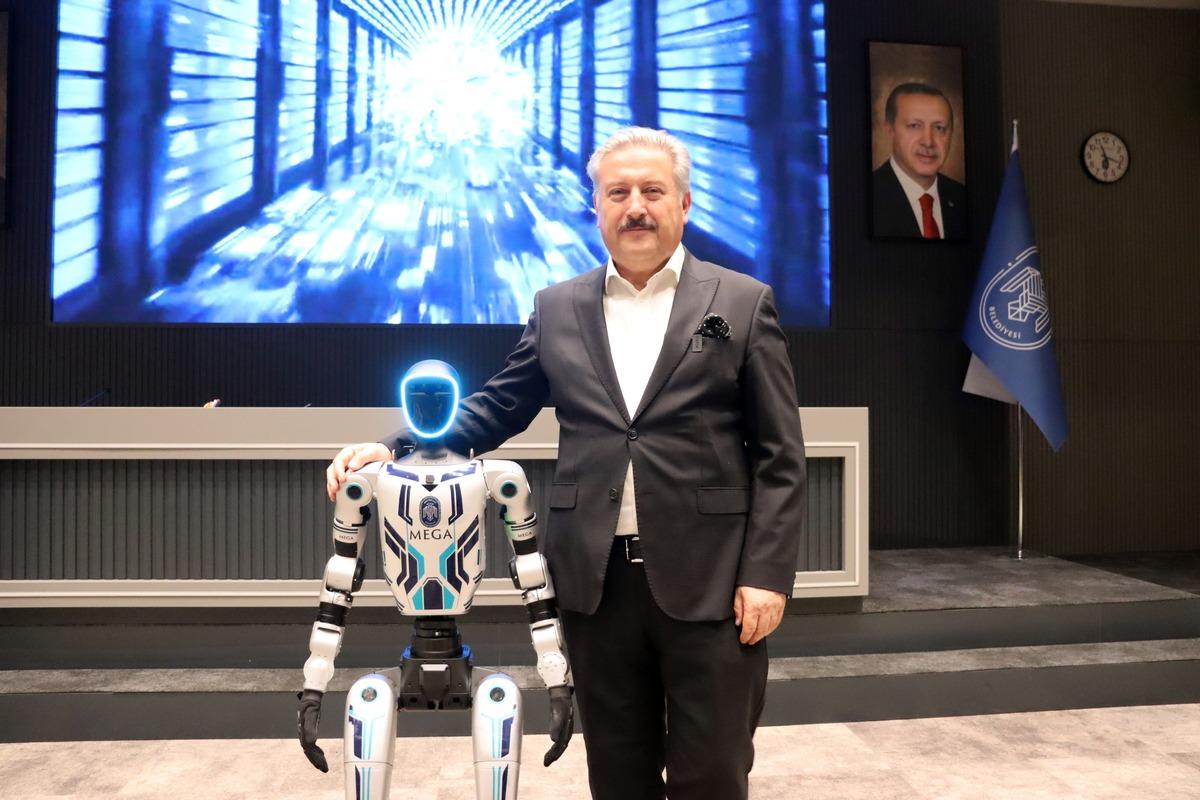 Melikgazi Belediyesi nde işe giren robotun dansı olay oldu! 3