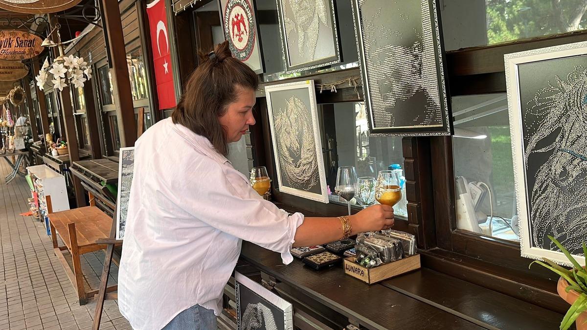 Sosyal medyada gördü, hayatı değişti! Şimdi kendi dükkanında tek tek işliyor 1