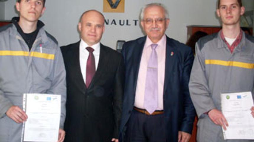 Macar öğrenciler sertifikalarına kavuştu