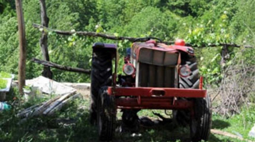 Traktörün altında kaldı