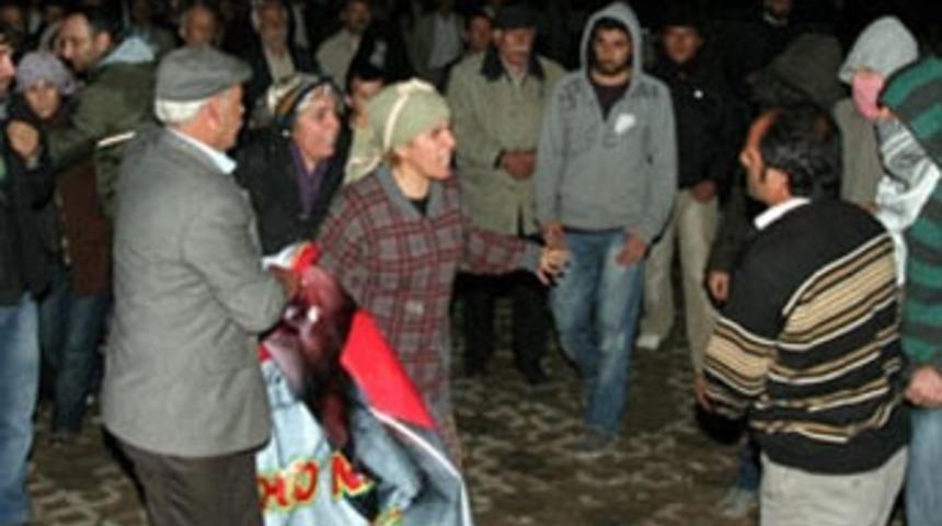 PKK sloganlarına ter&ouml;ristin ailesinden tepki