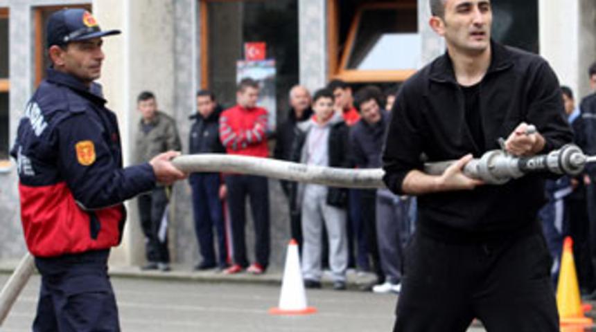 İtfaiyeci olmak için yarıştılar