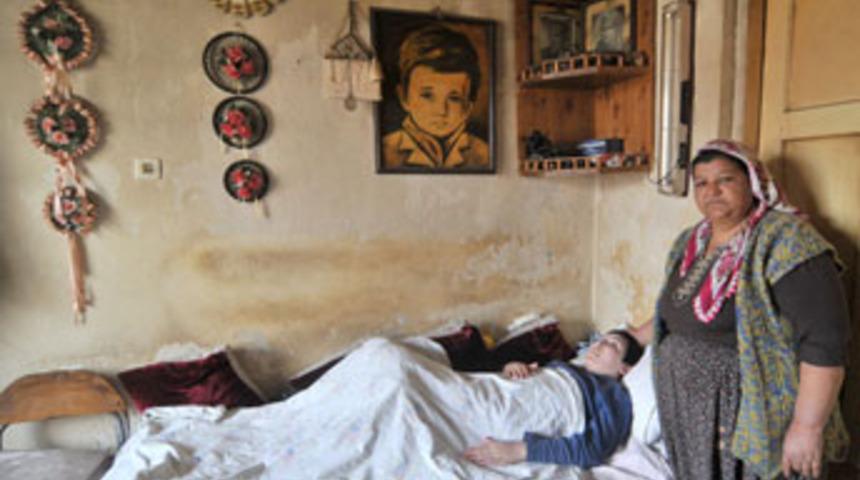 Kazada fel&ccedil; ve k&ouml;r oldu ama azmini yitirmedi