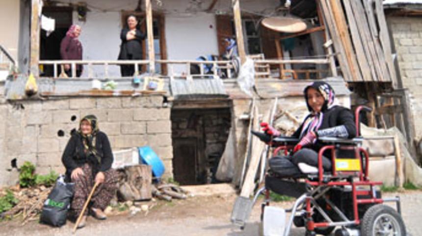 Cam kemik hastası kardeşlerin öğrenme azmi