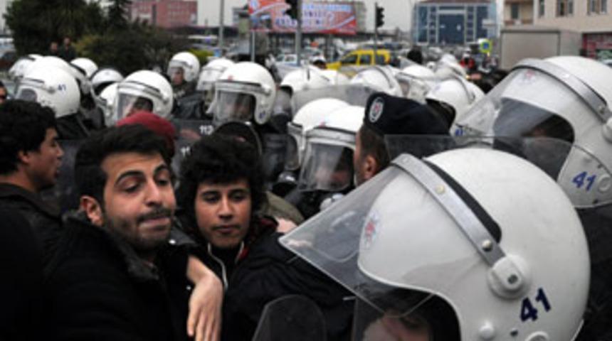 Üniversitelilerden ulaşım zammı protestosu