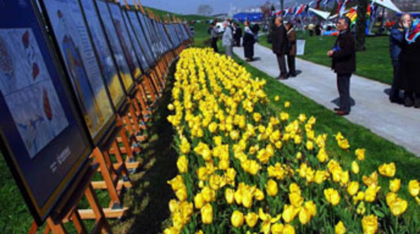 Lale festivali ertelendi