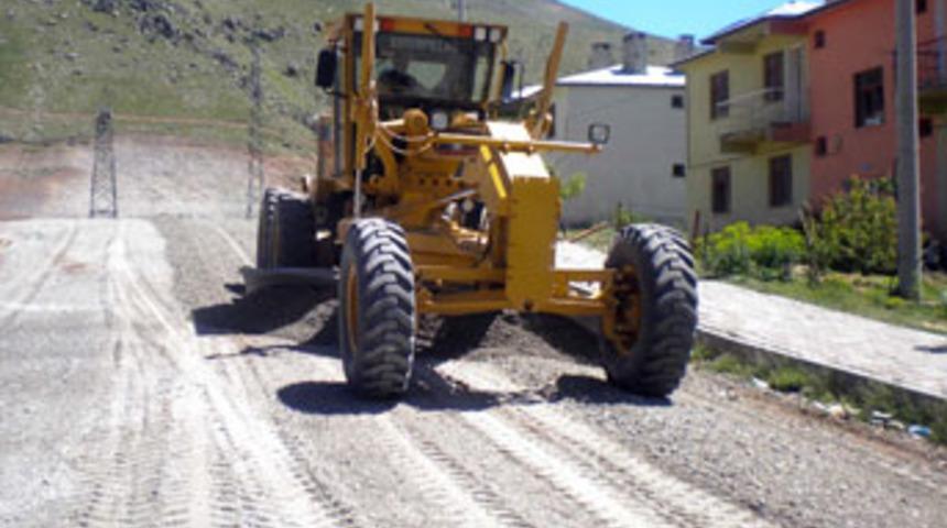 Kocaeli'de yol &ccedil;alışmaları devam ediyor