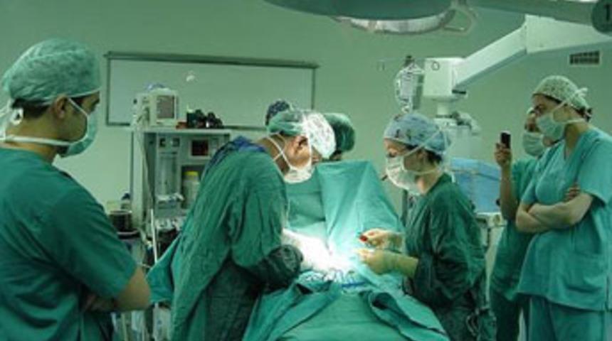 Kızının b&ouml;breğiyle yaşama tutundu