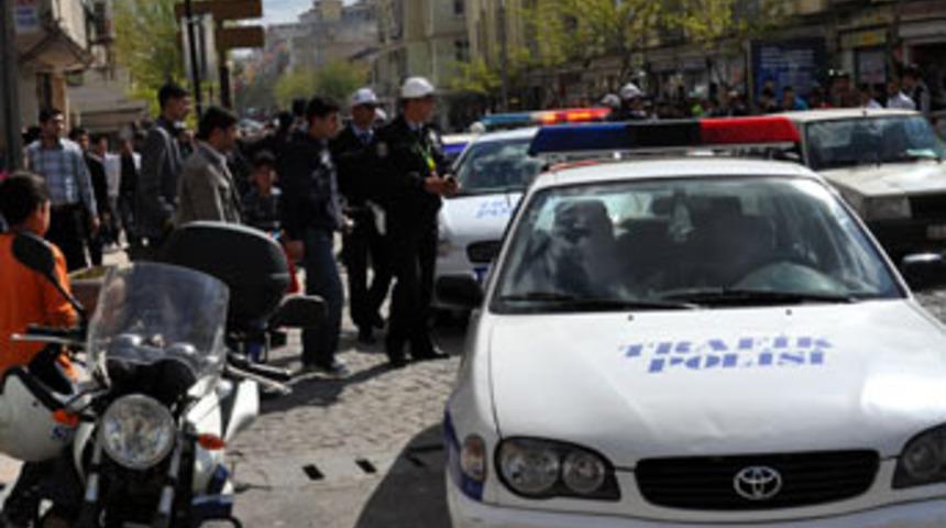 Polise mukavemet edince g&ouml;zlatına alındılar